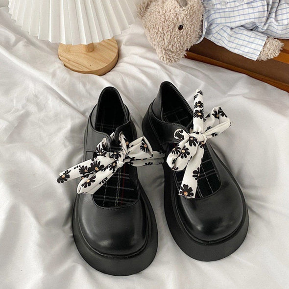Floral Ribbon Big Toe Small Leather Shoes